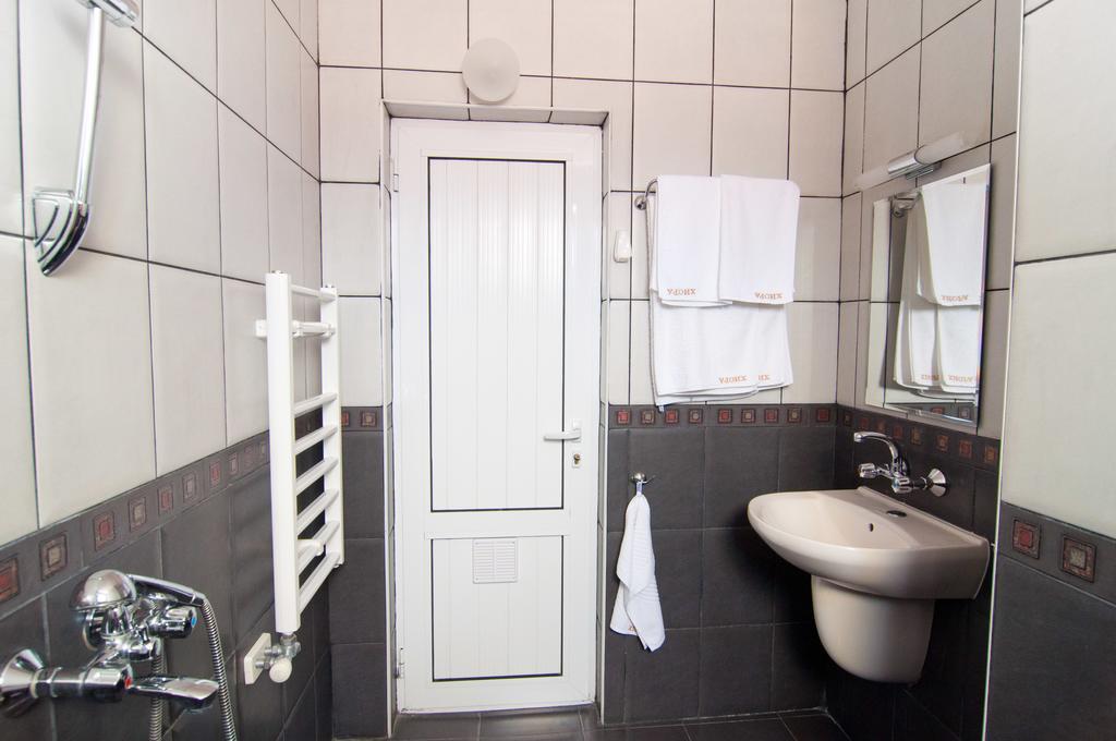 Guest House Hiora أتوبول المظهر الخارجي الصورة